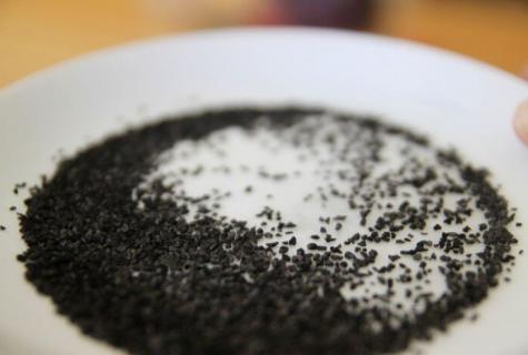 How to peel moonshine with activated carbon?