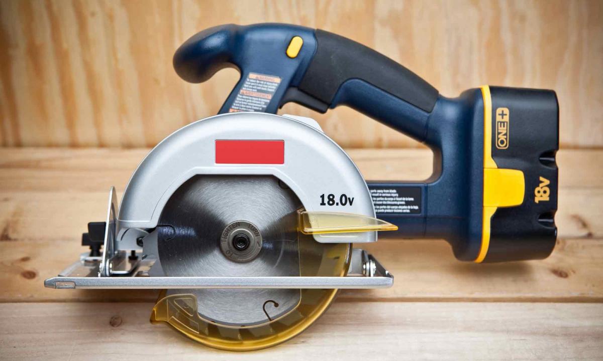 Circular saw on a tree – how to choose?