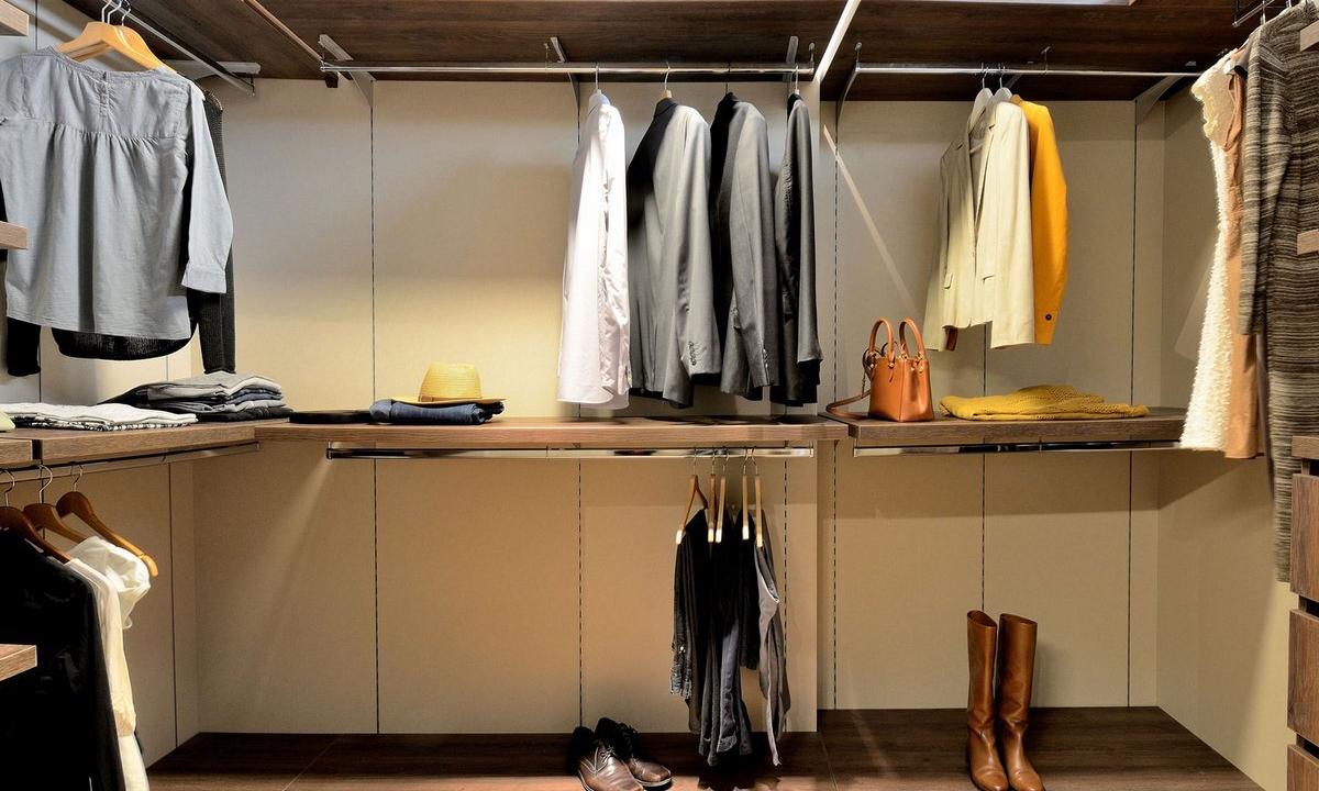 How to choose a dry closet for giving?