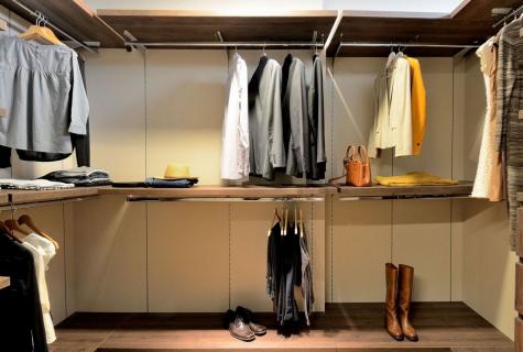 How to choose a dry closet for giving?