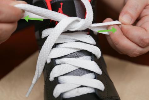 How it is beautiful to tie laces?