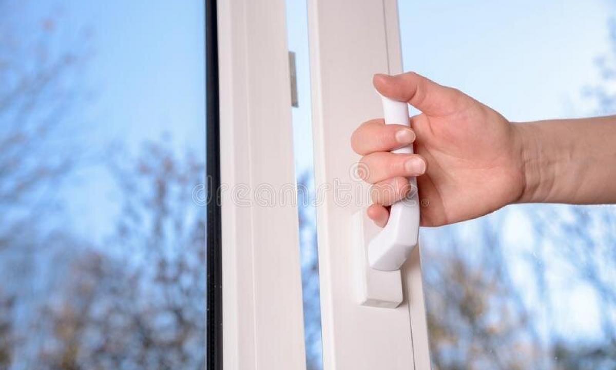 How to open a plastic window outside?