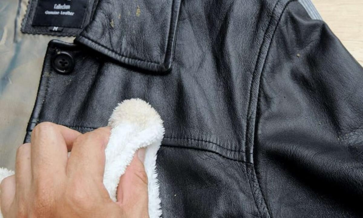 How to clean a leather jacket in house conditions?