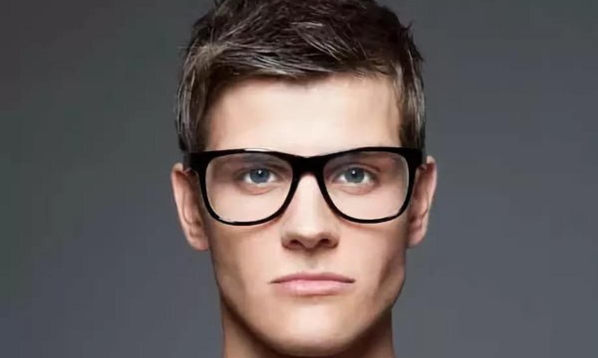 How to choose glasses in a shape of a face to the man?