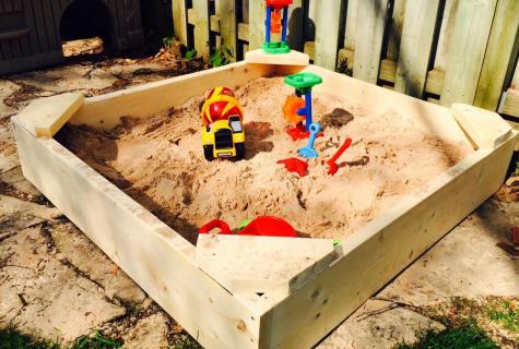 How to make a sandbox at the dacha with own hands?