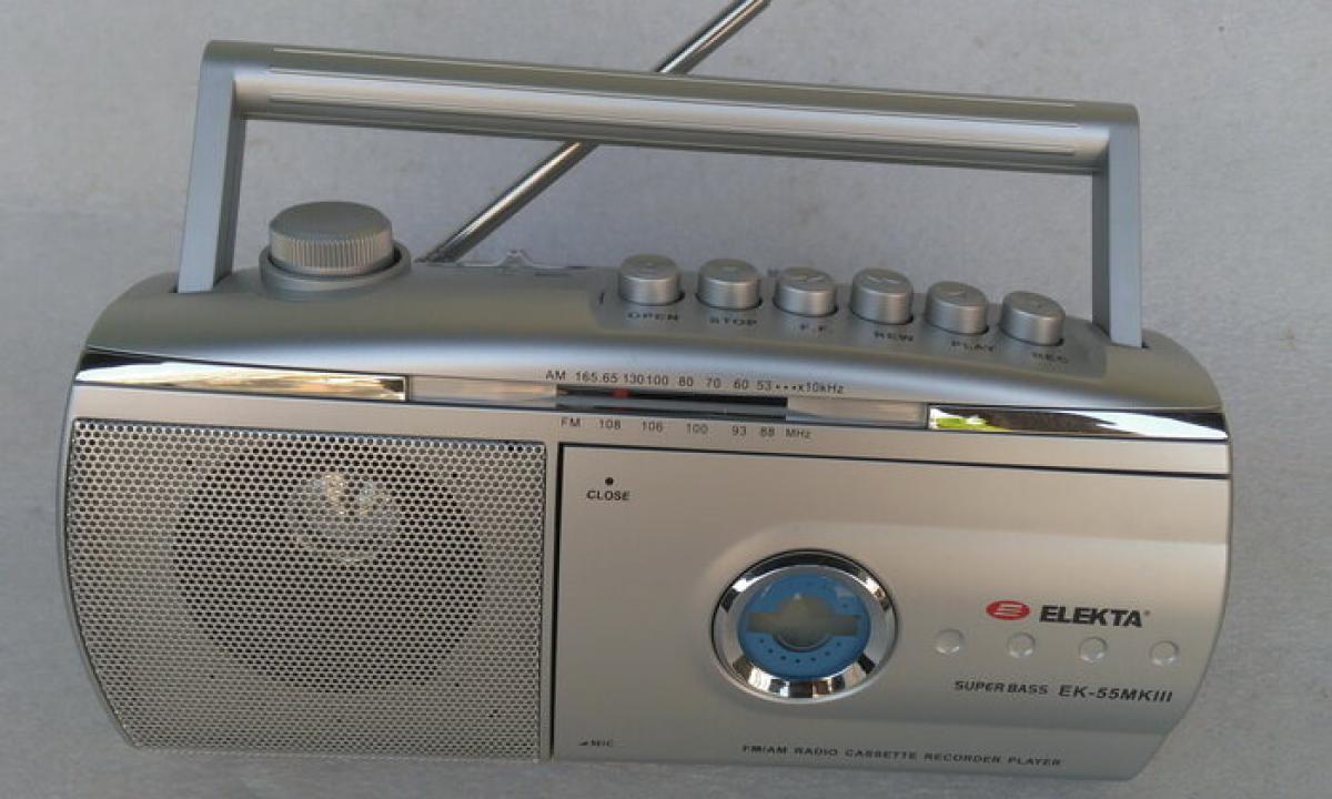 What radio tape recorder it is better to buy in the car?