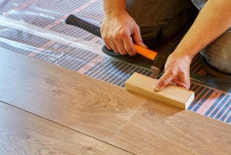What heat-insulated floor under laminate is better?