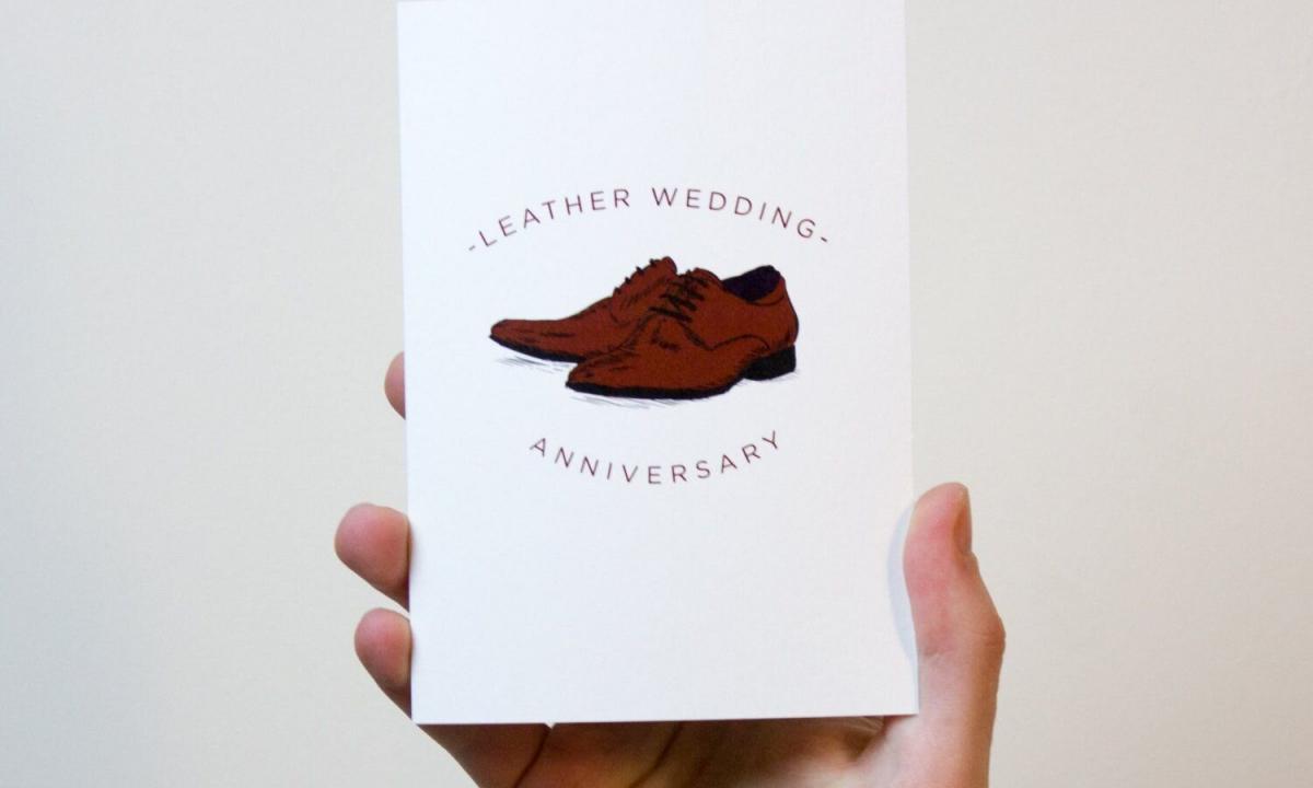 What to present to the wife on a wedding anniversary?