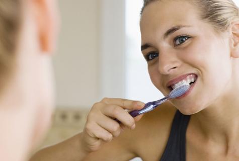 How it is correct to brush teeth?