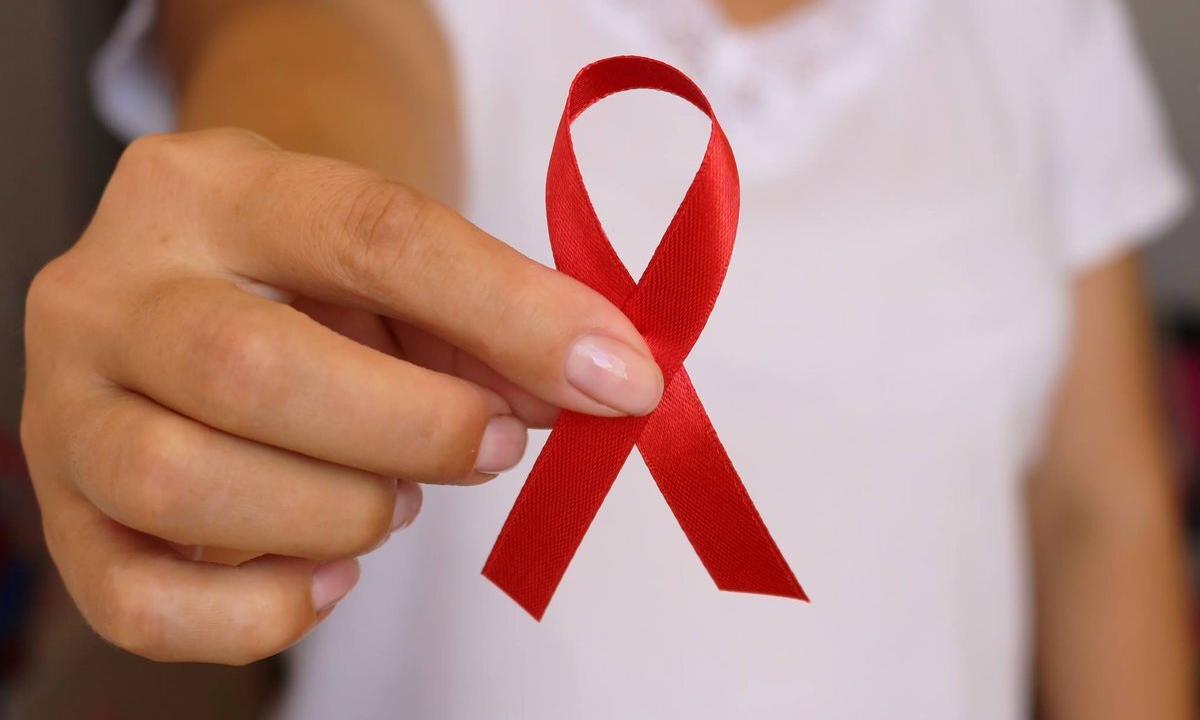 How to live with HIV?