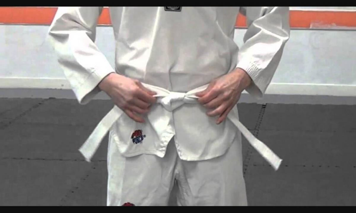 How to tie a belt on a kimono?