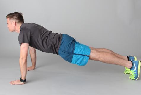 Push-ups with narrow setting of hands