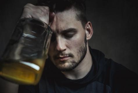 Symptoms of alcoholism at the man