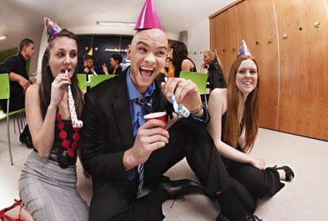 How to behave on an office party?