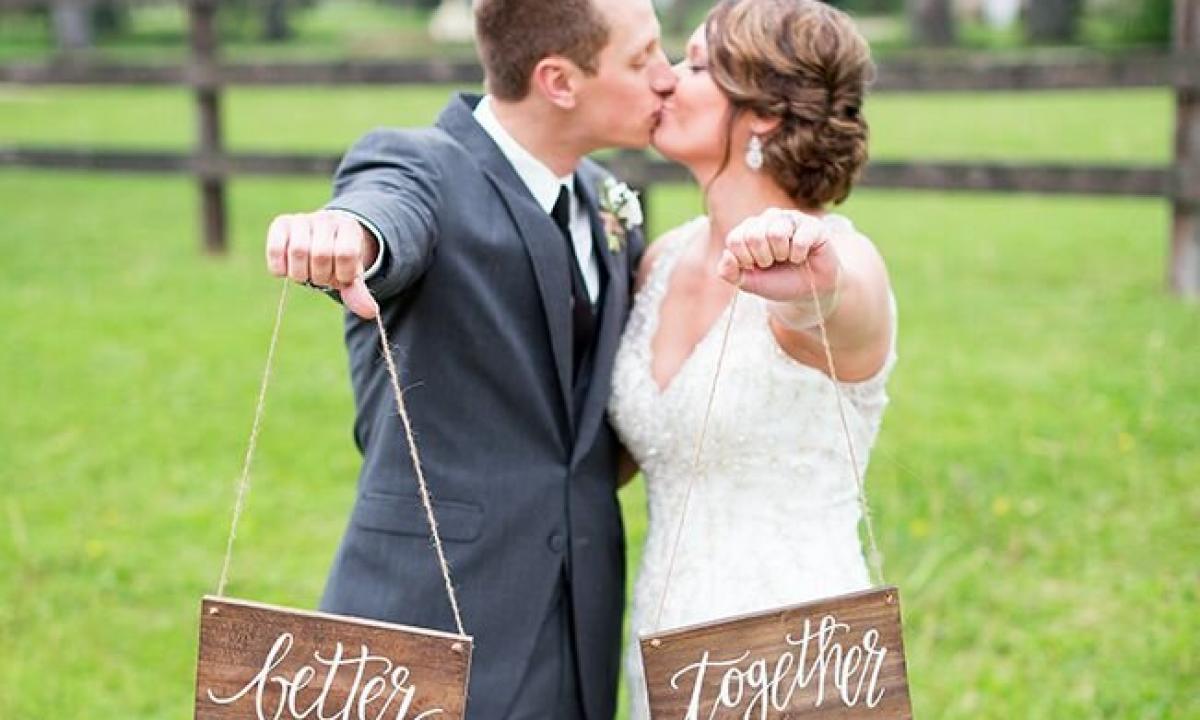 What to present to the wife on a wooden wedding?