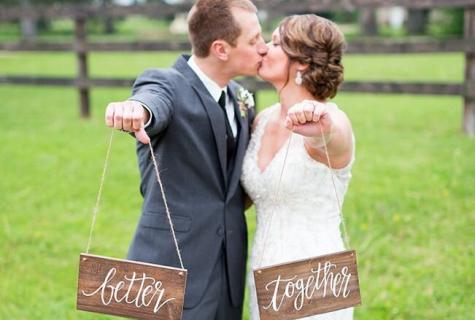What to present to the wife on a wooden wedding?