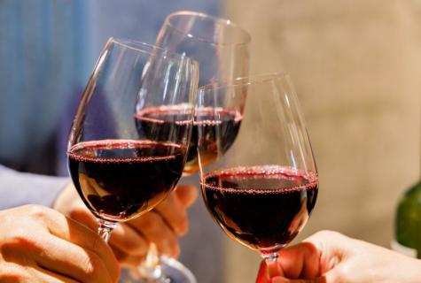 Red wine. Whether the truth that it leads to alcoholism?