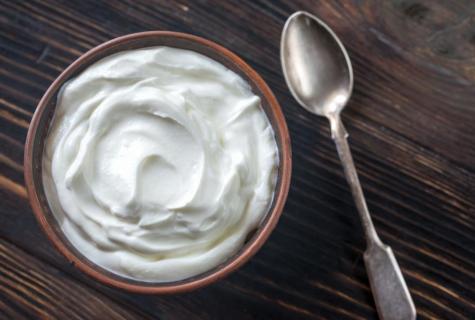 Sour cream: than it is useful and harmful when and what it is better to eat with