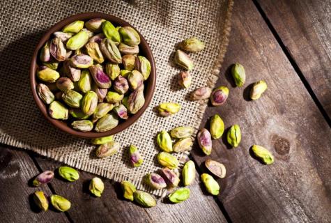 Than pistachios are useful and harmful to a human body