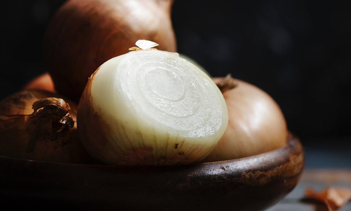 Boiled onions: advantage and harm