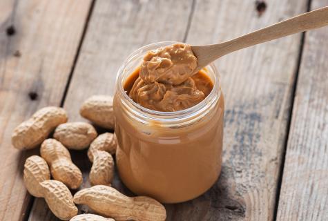 Peanut butter: as do, than it is useful what eat with and how to use
