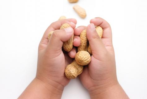 In what advantage of peanut for men, women and children
