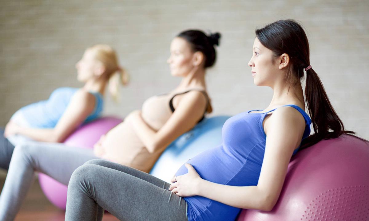 Set of exercises for pregnant women in the third trimester