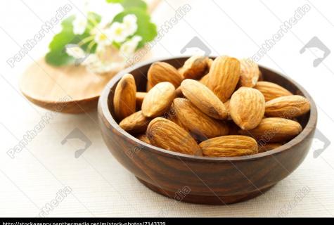 Almonds at pregnancy: useful properties and harm