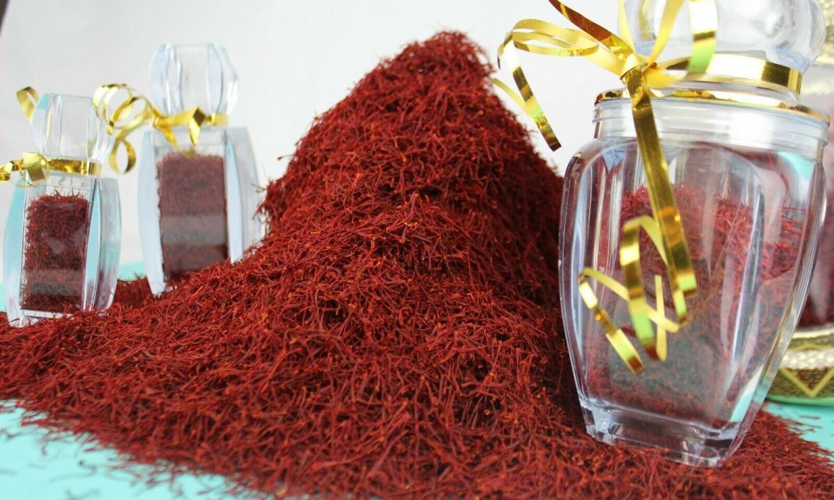 King of spices saffron: description of properties, application