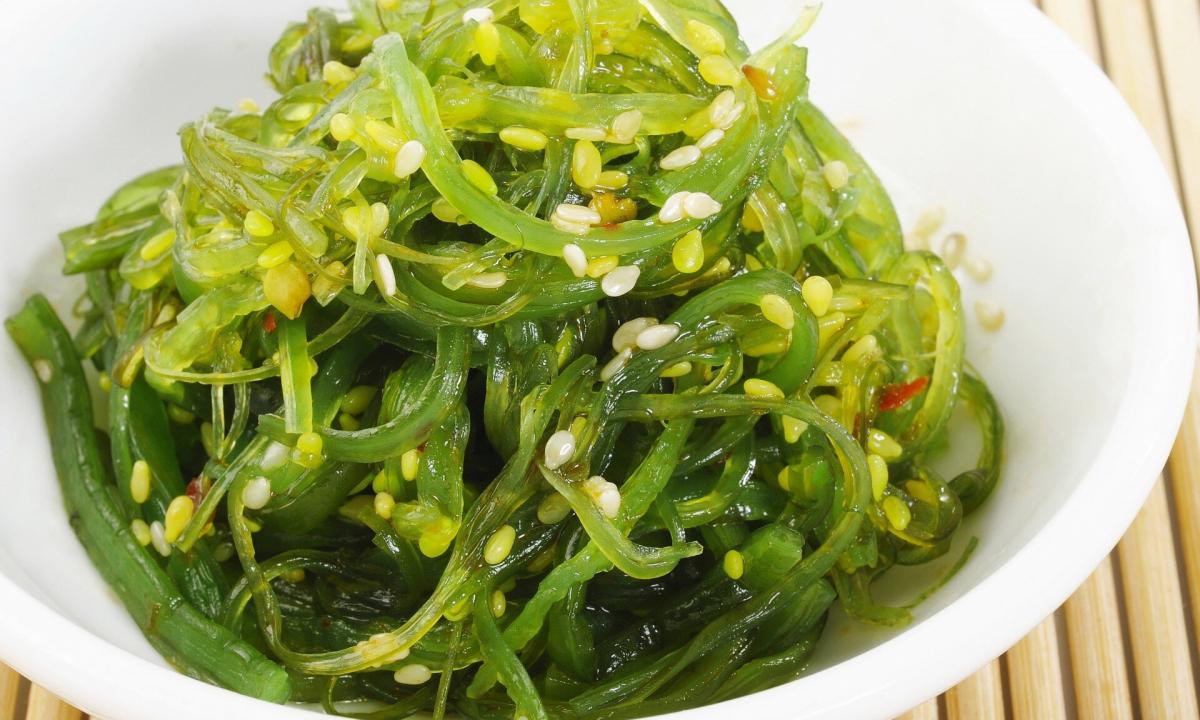 Preparation of useful Chuka salad (Hiyasha Vakame) from the Japanese seaweed