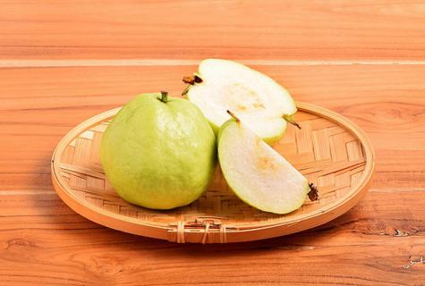 Guava: advantage and harm as it is correct to eat, a photo