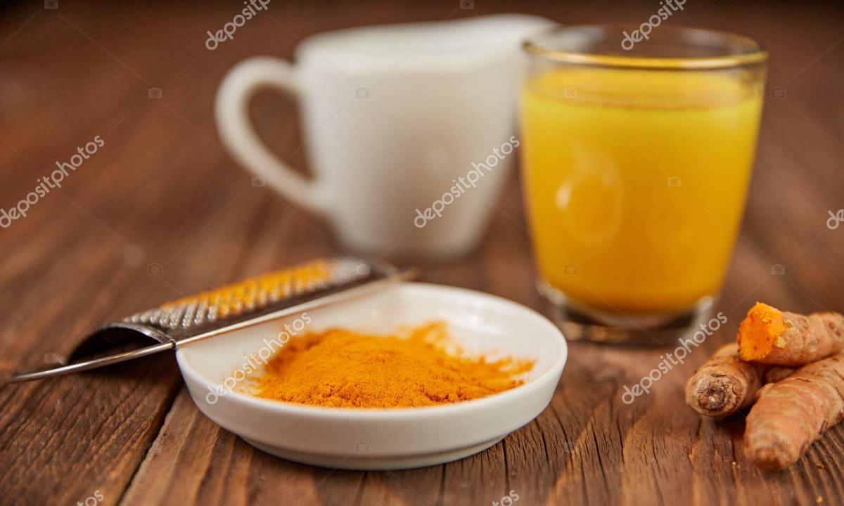 Milk with a turmeric: advantage and harm of gold drink