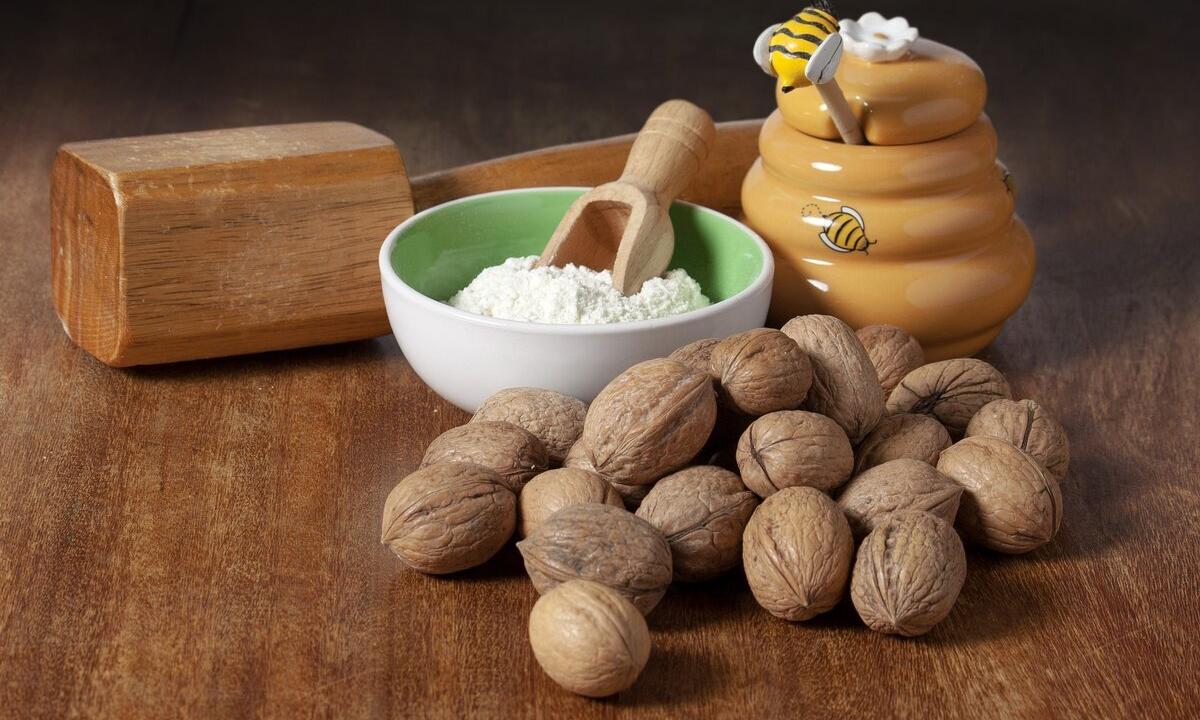 Than walnuts with honey are useful