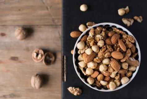 Whether it is possible to eat nuts at weight loss