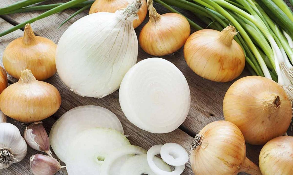 Red onions: advantage and harm for a human body"