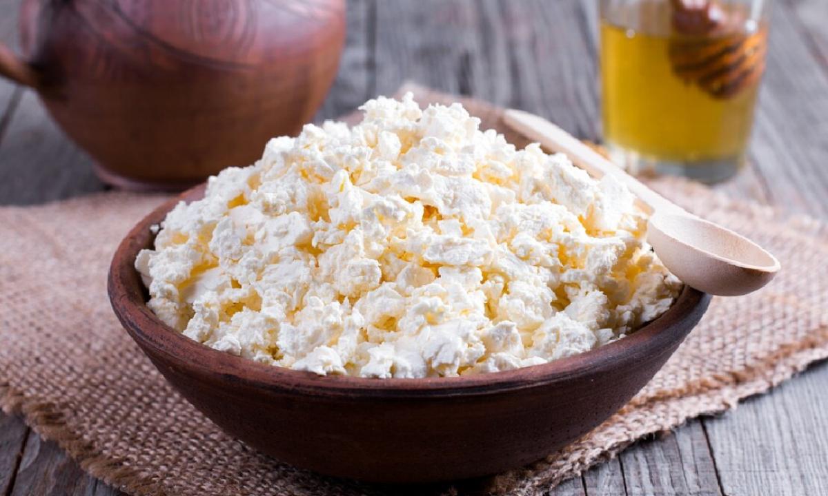 Cottage cheese for the night: advantage or harm?