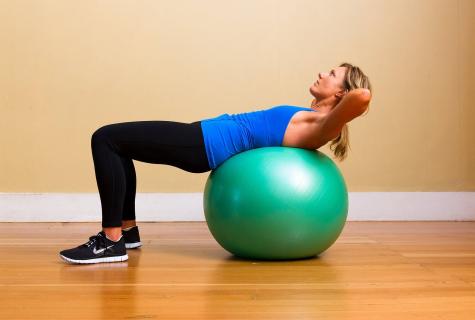 We swing a press on a fitball: the best exercises