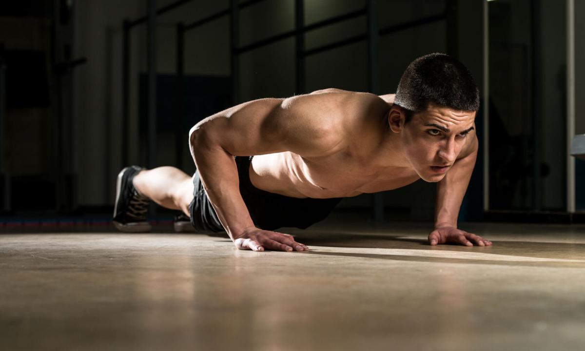 What groups of muscles work at push-ups from a floor