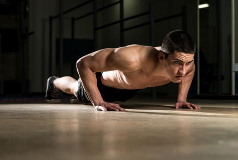 What groups of muscles work at push-ups from a floor