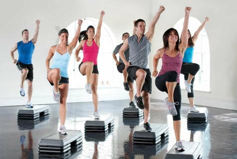 Types of aerobics: exercises for beginners in house conditions, a complex of occupations