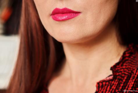 Red lipstick: elegantly or vulgarly?
