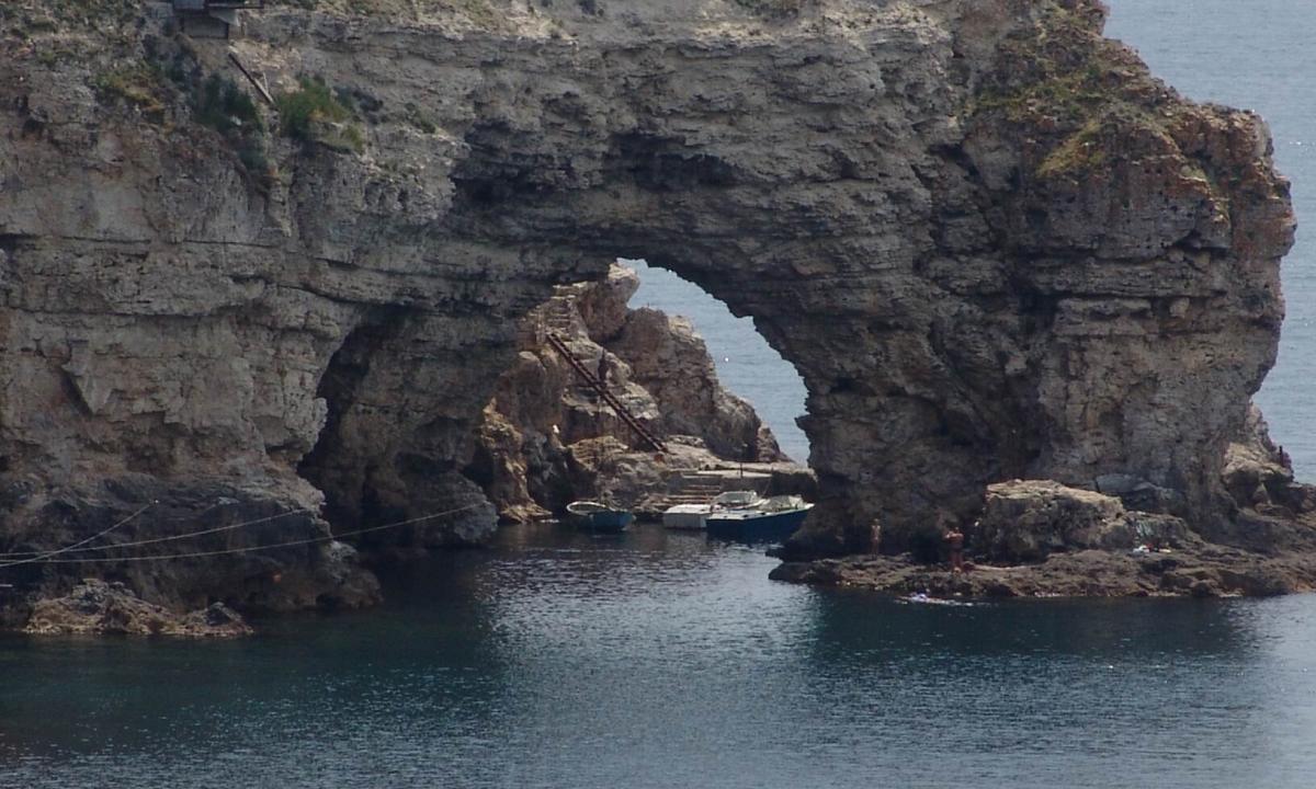 Wolf grotto (Ukraine) (Crimea)