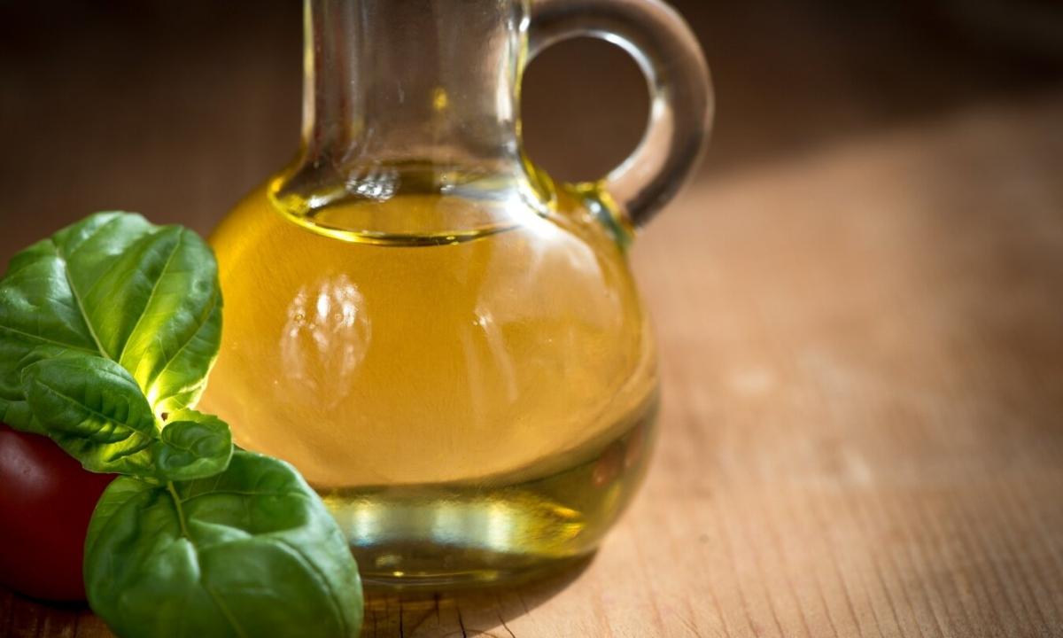 For what and how to use olive oil for the person"