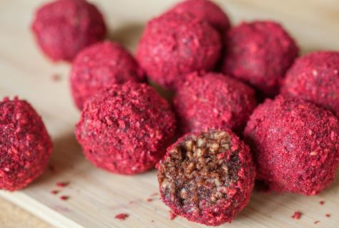 Not only for food: use of useful properties of beet for a face and hair (with recipes)