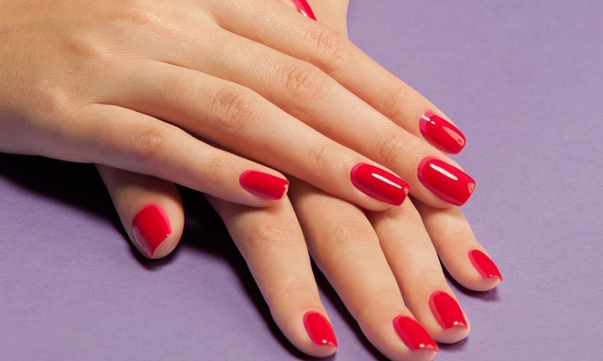 Beautiful nails: gel or shellac?