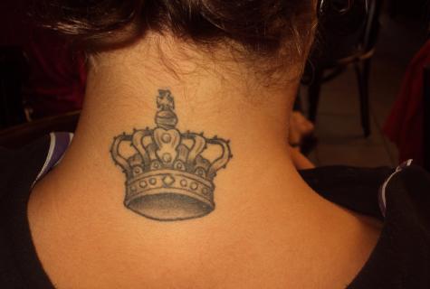 What is meant by tattoo crown