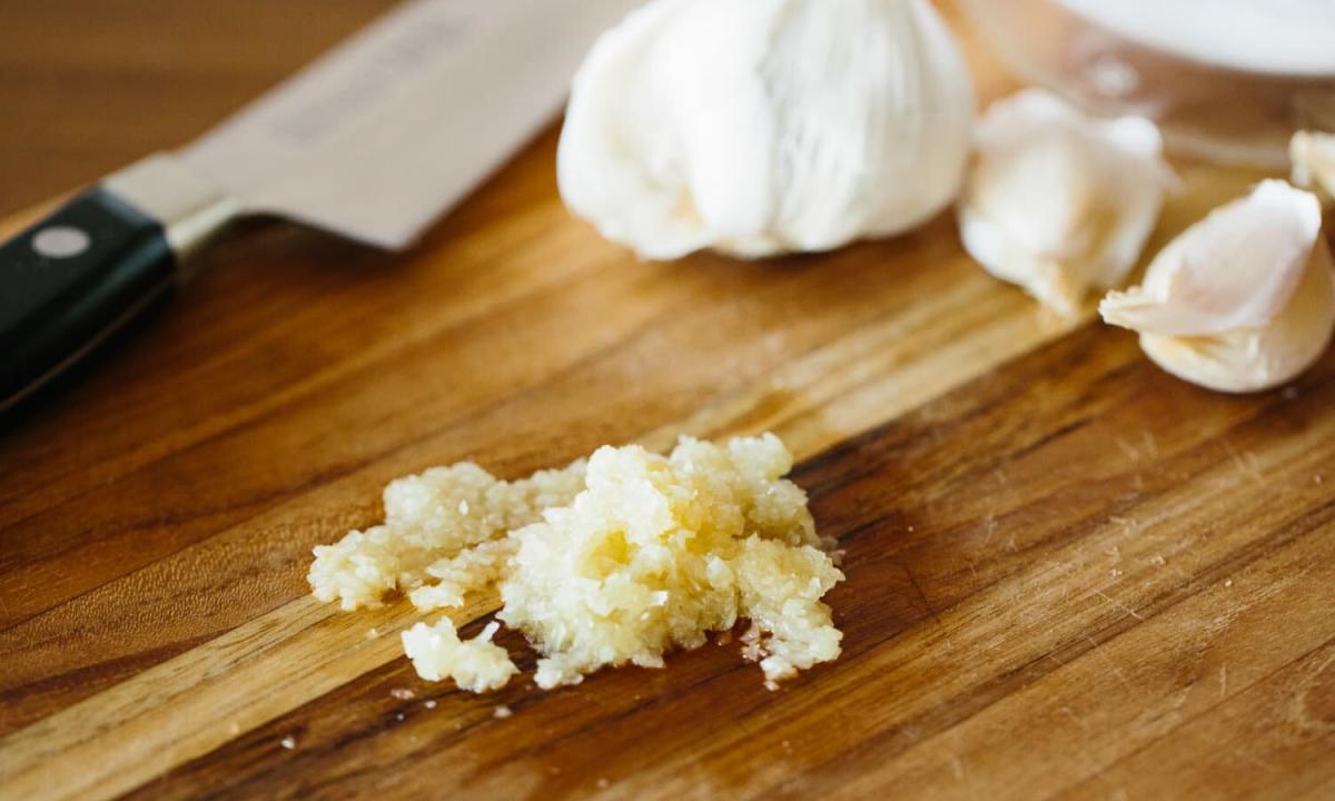How to remove garlic smell mouth