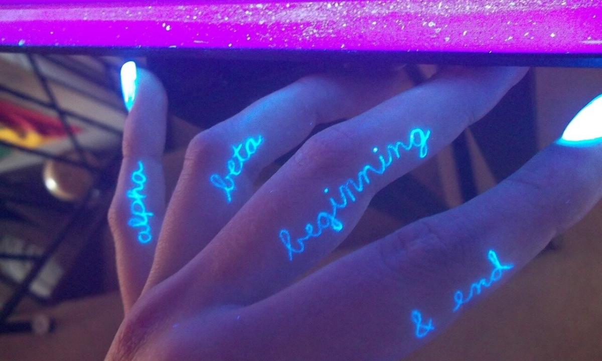 Tattoo novelty: neon luminescence