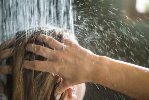 How to wash hair-dye from hands