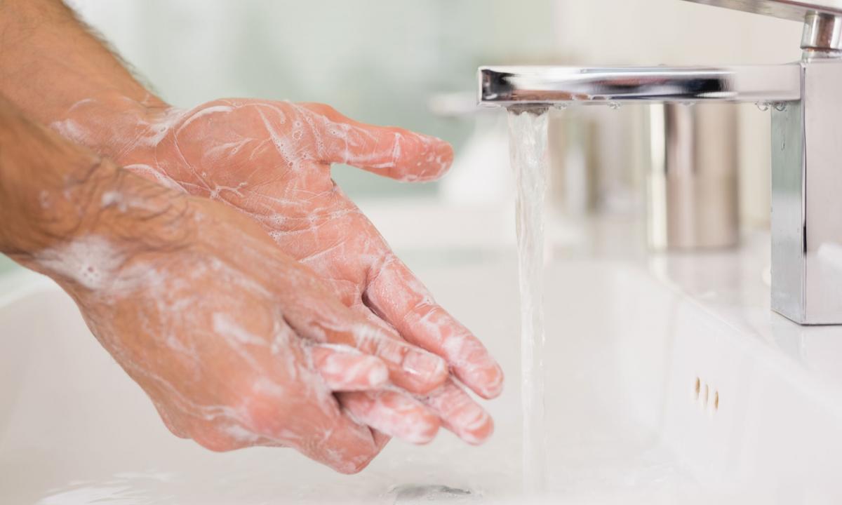 How to wash potassium permanganate from hands